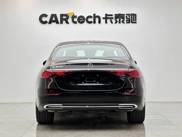 Mercedes-Benz E-Class — Фото автомобиля 4