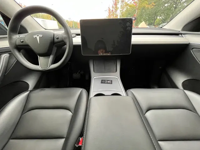 Tesla Model Y — Фото автомобиля 9