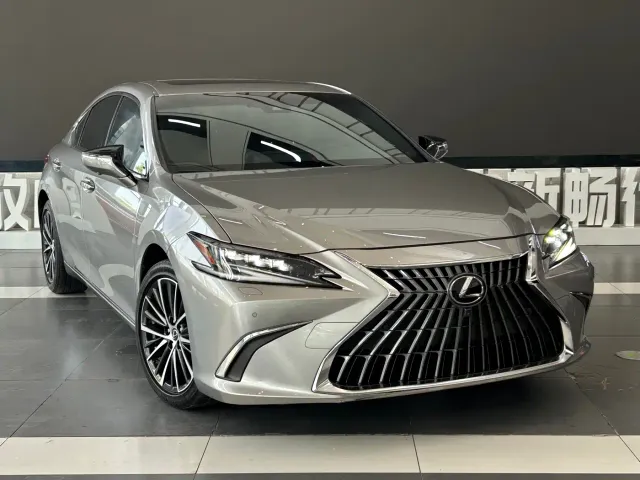 Lexus ES — Фото автомобиля 3