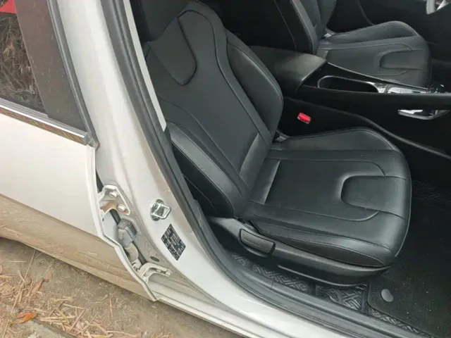 Hyundai Elantra — Фото автомобиля 24