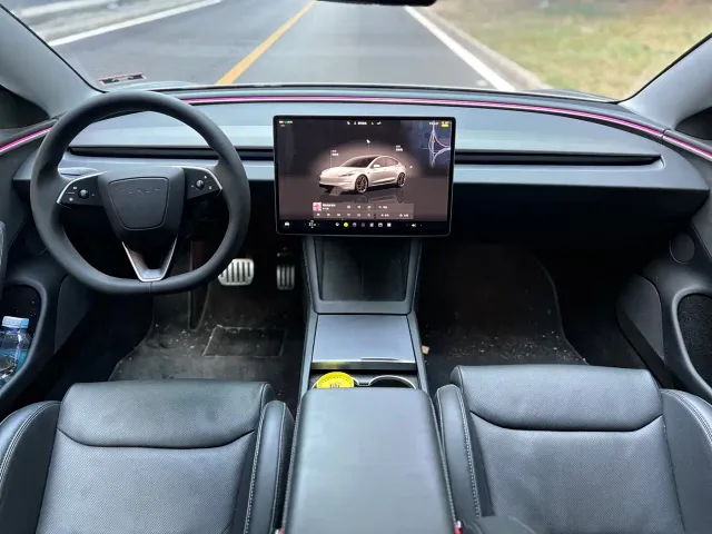 Tesla Model 3 — Фото автомобиля 4