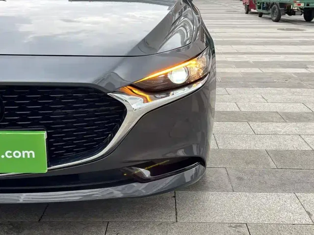 Mazda Axela — Фото автомобиля 23