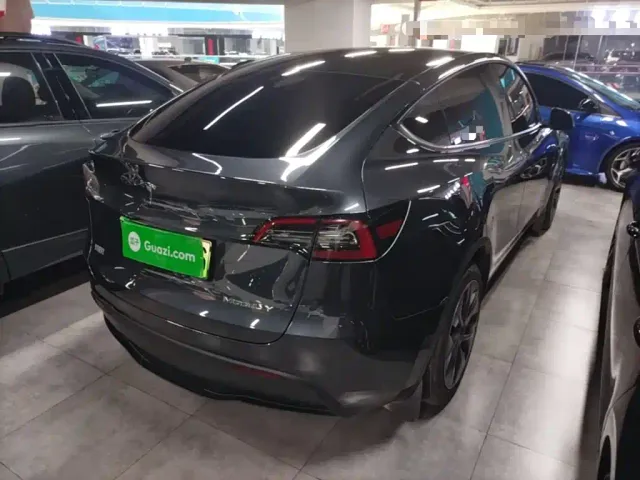 Tesla Model Y — Фото автомобиля 4