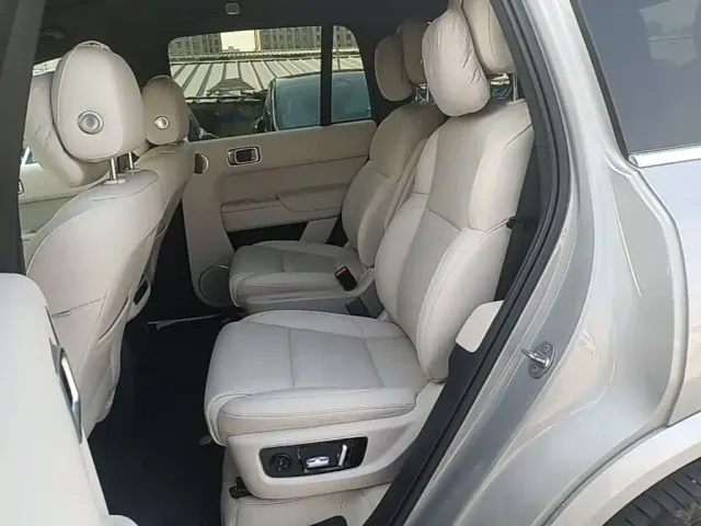 Li Auto L8 — Фото автомобиля 16