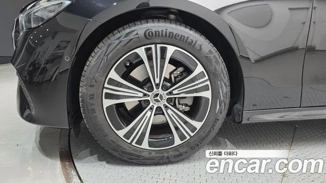 Mercedes-Benz E-Class — Фото автомобиля 5
