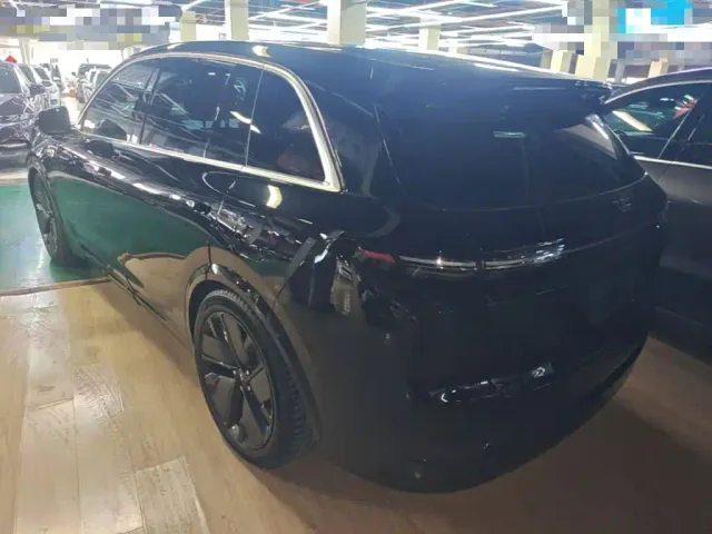 Li Auto L7 — Фото автомобиля 4