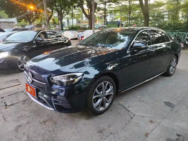 Фотография автомобиля — Mercedes-Benz E-Class
