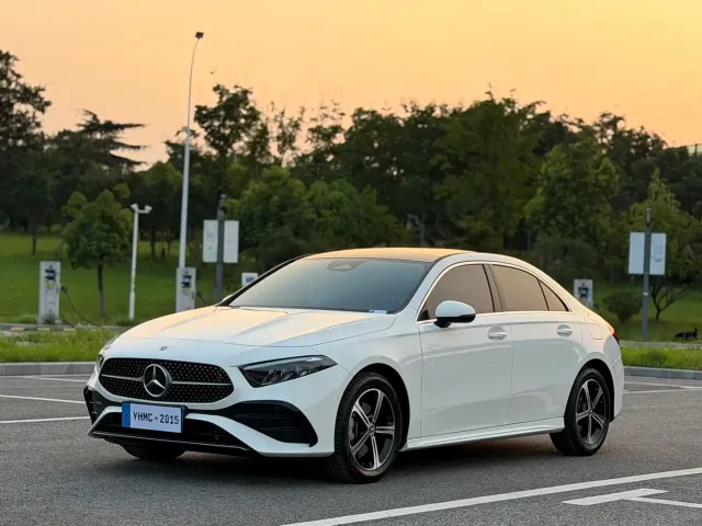 Фотография автомобиля — Mercedes-Benz A-Class