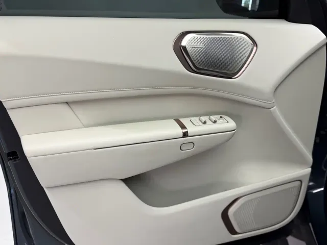 Lynk & Co 900 — Фото автомобиля 8