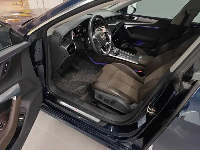 Audi A7L — Фото автомобиля 12