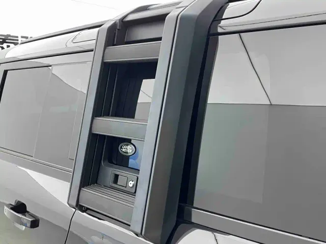 Land Rover Defender — Фото автомобиля 23