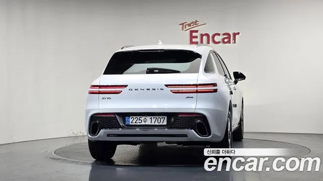 Genesis GV70 — Фото автомобиля 4