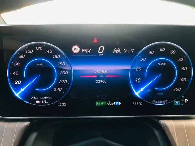 Mercedes-Benz EQE SUV — Фото автомобиля 10
