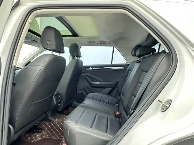 Volkswagen T-Roc — Фото автомобиля 5