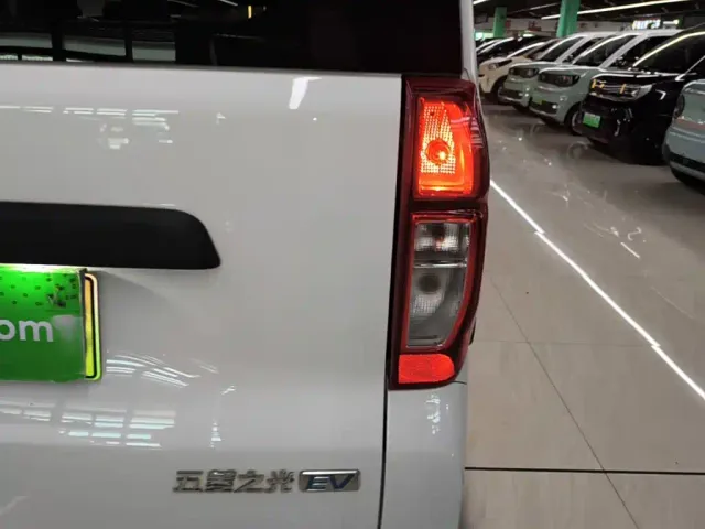 Wuling Zhiguang NEV — Фото автомобиля 7