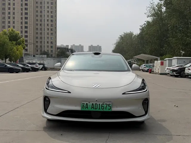 IM Motors L6 — Фото автомобиля 3