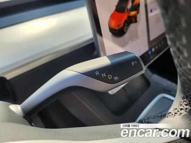 Tesla Model Y — Фото автомобиля 17