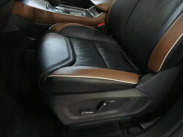 Ford Explorer — Фото автомобиля 20