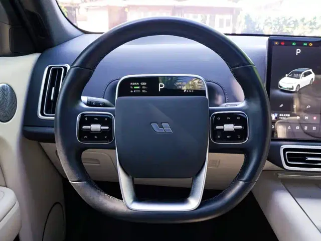 Li Auto L7 — Фото автомобиля 10