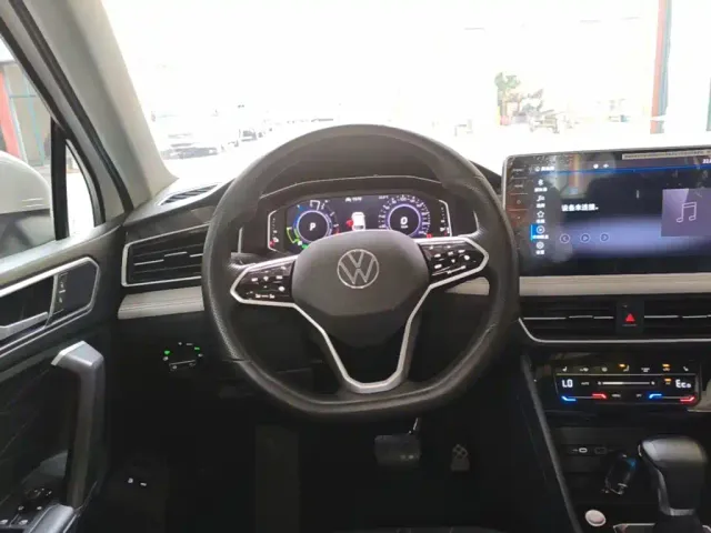 Volkswagen Tiguan L PHEV — Фото автомобиля 10