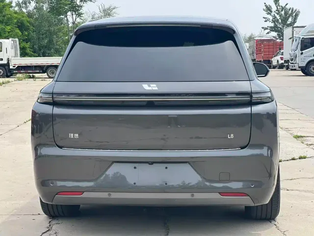 Li Auto L8 — Фото автомобиля 12