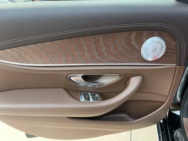 Mercedes-Benz E-Class — Фото автомобиля 9