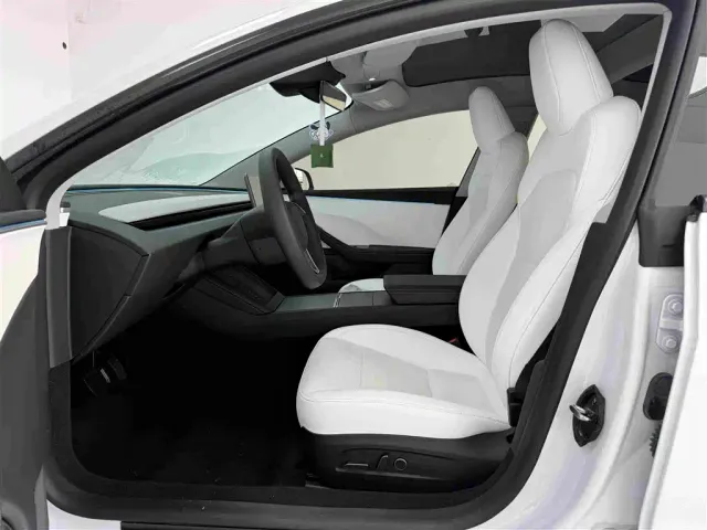 Tesla Model 3 — Фото автомобиля 4