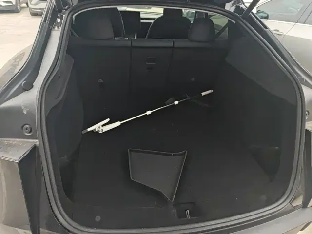 Tesla Model Y — Фото автомобиля 4