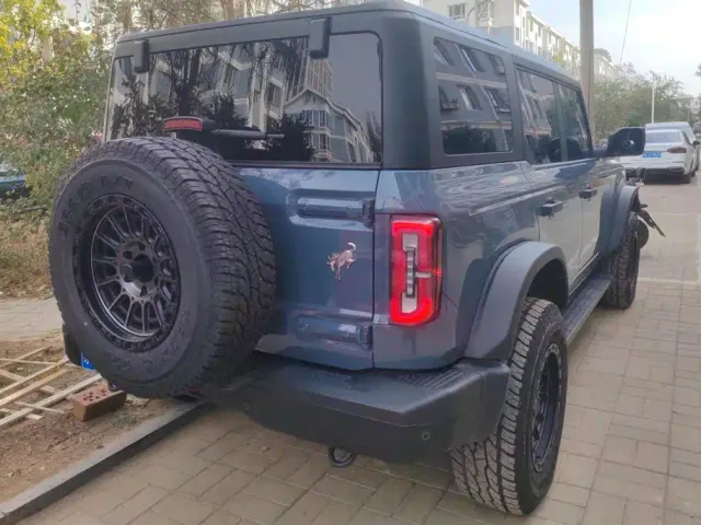 Ford Bronco — Фото автомобиля 3