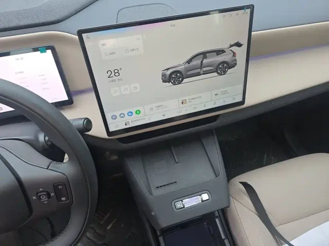 Volvo XC70 Plug-in Hybrid — Фото автомобиля 12