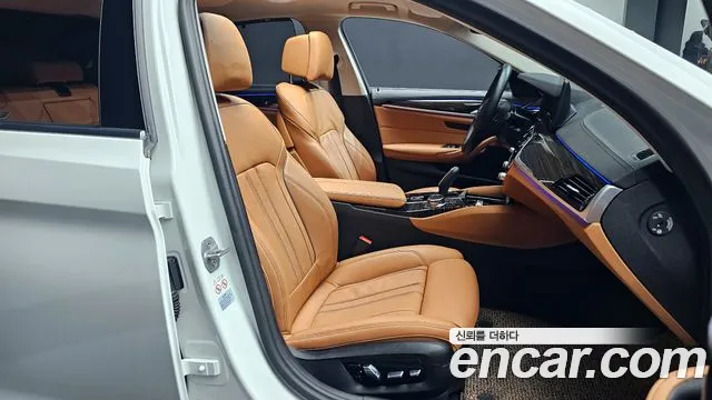 BMW 5-Series — Фото автомобиля 10