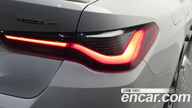 BMW i4 — Фото автомобиля 7