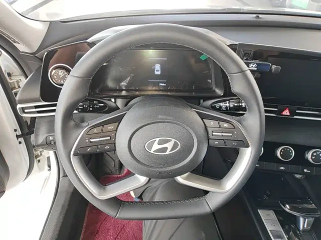 Hyundai Elantra — Фото автомобиля 10