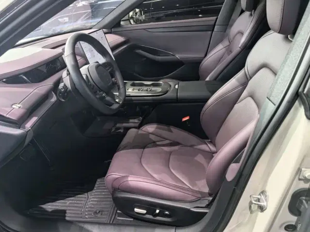Xiaomi SU7 — Фото автомобиля 14