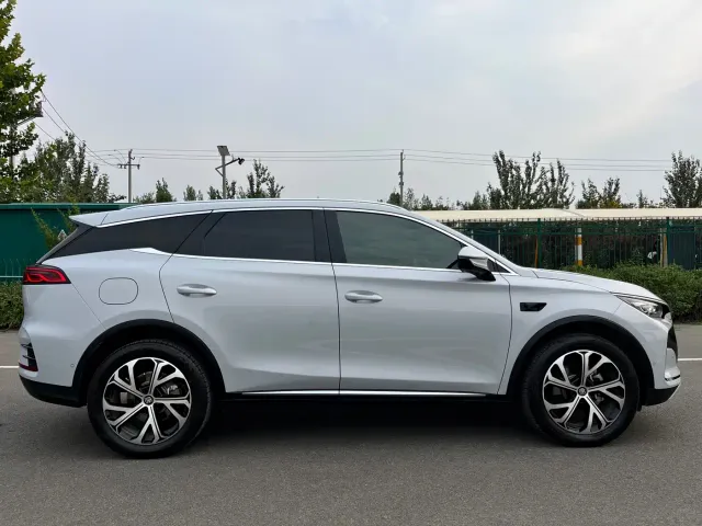 BYD Tang — Фото автомобиля 5