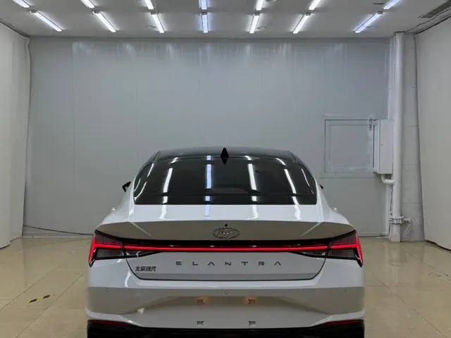 Hyundai Elantra — Фото автомобиля 5