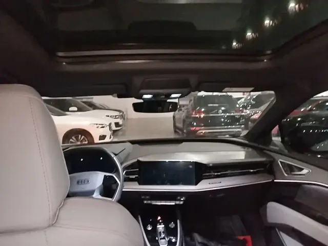 Audi Audi Q5 e-tron 2022 40 e-tron Starlight Mech Suit — Фото автомобиля 17