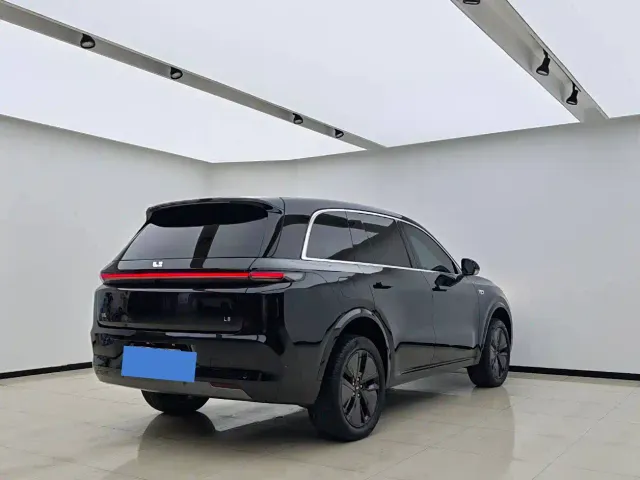 Li Auto L8 — Фото автомобиля 10