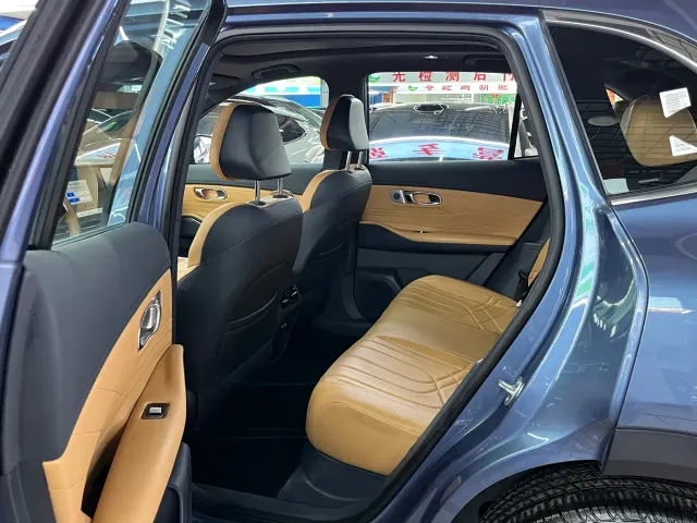 Geely Galaxy Starship 7 EM-i — Фото автомобиля 8
