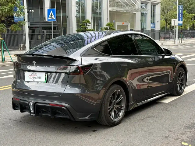 Tesla Model Y — Фото автомобиля 23