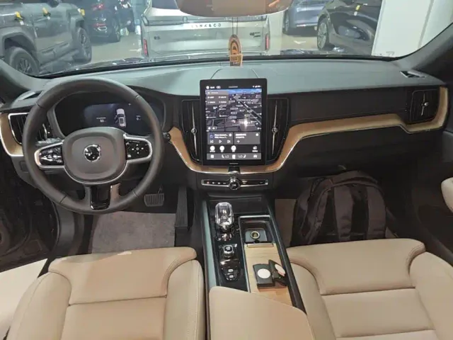 Volvo XC60 — Фото автомобиля 9