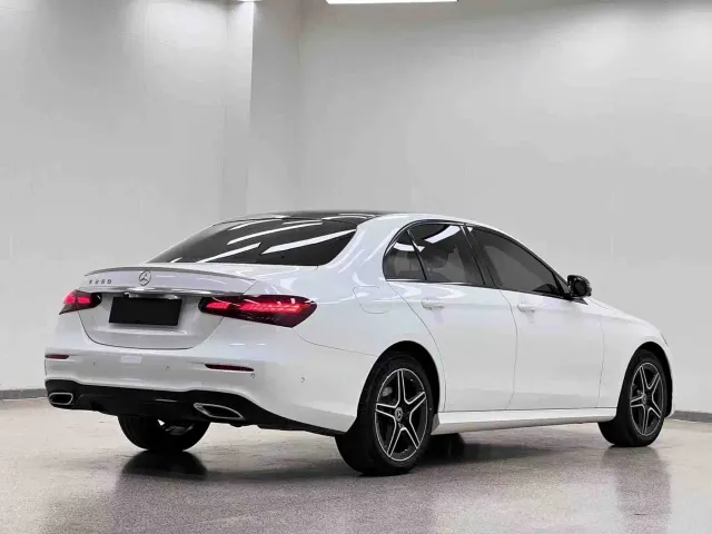 Mercedes-Benz E-Class — Фото автомобиля 30