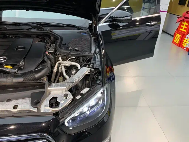 Mercedes-Benz E-Class — Фото автомобиля 20