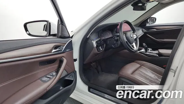 BMW 5 Series G30 — Фото автомобиля 10