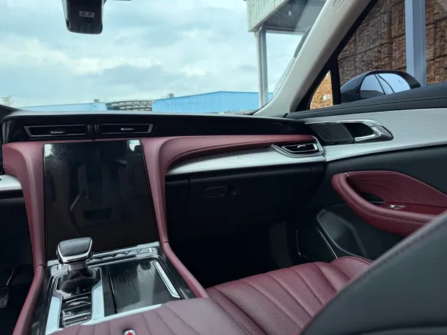 Hongqi H5 — Фото автомобиля 15