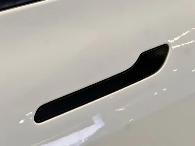 Tesla Model 3 — Фото автомобиля 8