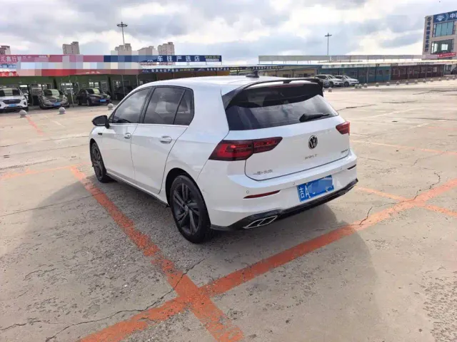 Volkswagen Golf — Фото автомобиля 8