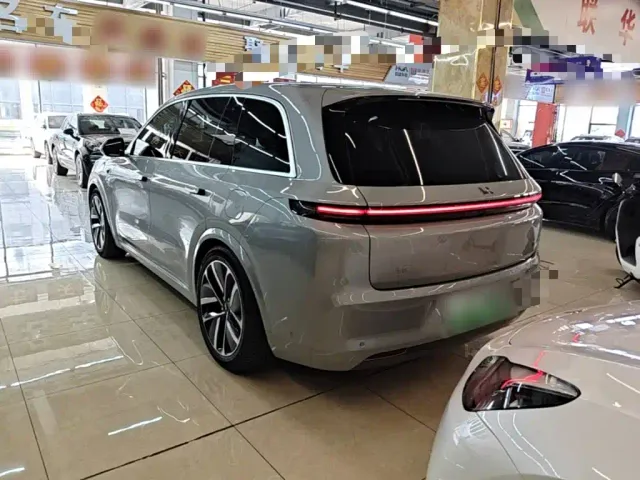 Li Auto L8 — Фото автомобиля 4