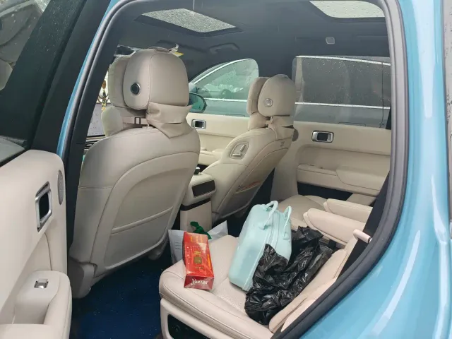 Li Auto L8 — Фото автомобиля 5