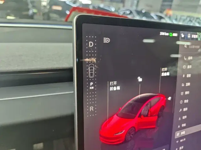 Tesla Model 3 — Фото автомобиля 13